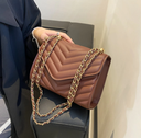  حقيبة كتف واحدة بسعة كبيرة بحزام سلسلة وديكور معدني ، حقيبة عصرية عارضة